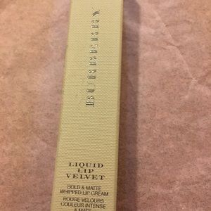 NIB. Burberry Liquid Lip Velvet in Magenta No. 33